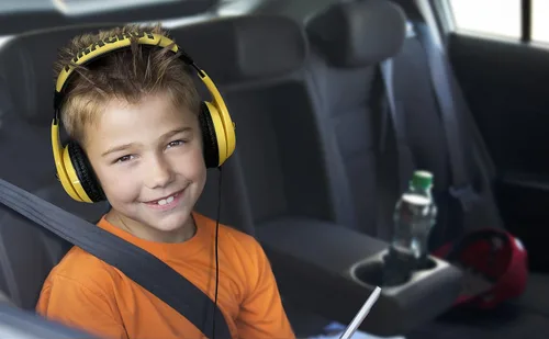 Vista 4 de eKids Pokemon Pikachu - Auriculares con cable para niños, ajustables, sonido estéreo, conector de 3.5mm, sin enredos, control de volumen, diadema