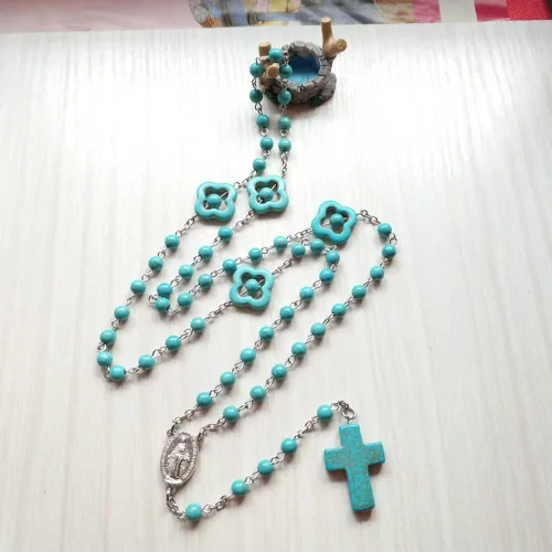 Vista 4 de Collar de cuentas largas con colgante para mujeres y hombres, cuentas de cristal turquesa, rosario católico, medalla de Santa María, cruz milagrosa