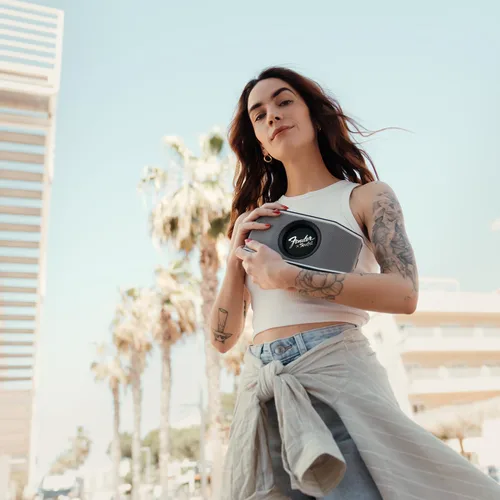 Vista 9 de Fender x Teufel ROCKSTER GO 2 Altavoz portátil Bluetooth – Sonido potente, resistente, impermeable, batería de 28 horas, correa de transporte