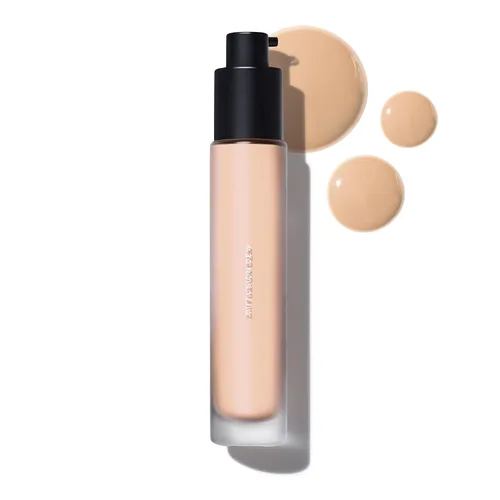 Vista 19 de MAKE Beauty Diffusion Dew Skin Tint. Acabado radiante de cobertura transparente a media. Difumina, suaviza e ilumina para una tez luminosa. 01 Feria