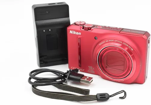 Vista 2 de Nikon COOLPIX S9100 Cámara digital CMOS de 12.1 MP con lente de zoom óptico gran angular NIKKOR ED de 18x y video Full HD 1080p (negro)