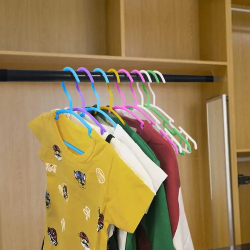 Vista 5 de GoodtoU Perchas para bebé, paquete de 100 perchas para ropa de bebé para armario, perchas de plástico antideslizantes para niños, ahorran espacio