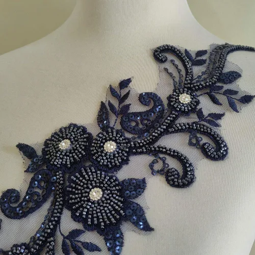 Vista 2 de Apliques de encaje con cuentas 3D Luz Lujo Ropa Collar Ramillete Bordado Accesorios (azul oscuro)