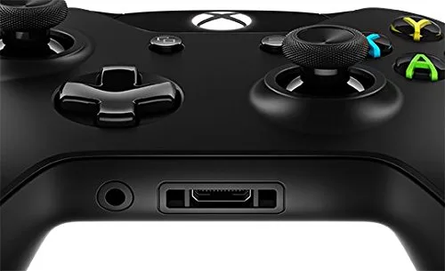 Vista 6 de Xbox One Wireless Controller and Play & Charge Kit