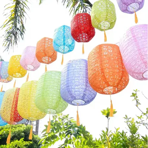 Vista 6 de Paquete de 12 linternas de papel chinas, japonesas, colgantes de papel con luces LED, borlas de 6.3 pulgadas, ovaladas para decoraciones de Año