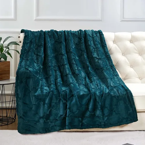 Vista 2 de BOON Brushed cobija de piel sintética con refuerzo de sherpa, 50 x 60 pulgadas y 60 x 80 pulgadas, Poliéster & Mezcla de poliéster, Dark Teal, 50" x