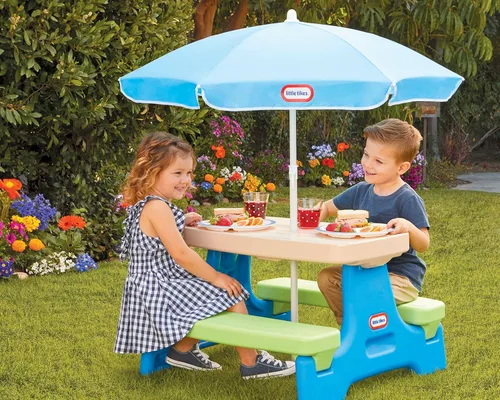 Vista 2 de Little Tikes Mesa de picnic con paraguas fácil de guardar, Multicolor