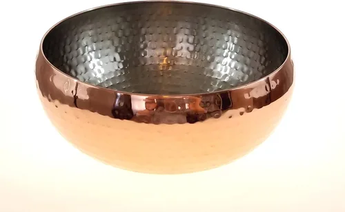 Vista 2 de Ensaladera martillada con acento de cobre de 3 piezas con 2 utensilios para servir, completo con cuchara y tenedor de gran tamaño a juego, úsalo