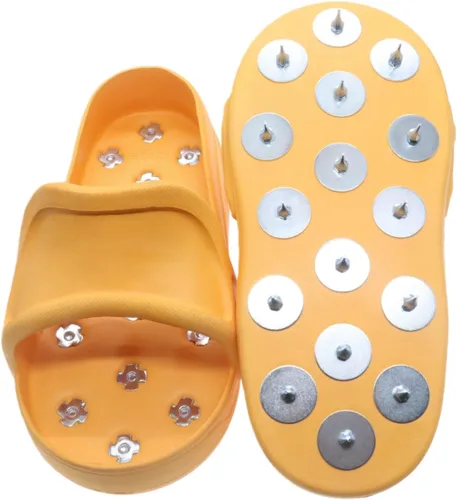 Vista 2 de Zapatos antideslizantes con pinchos para pisos epoxi, revestimientos resinosos, compuesto autonivelante y pintura, pequeño (naranja)