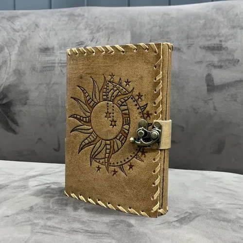 Vista 3 de Diario en relieve de Sun & Moon, diario de 240 páginas, diario vintage, diario de sol luna, cuaderno de bocetos de cuero, cuaderno de cuero, diario