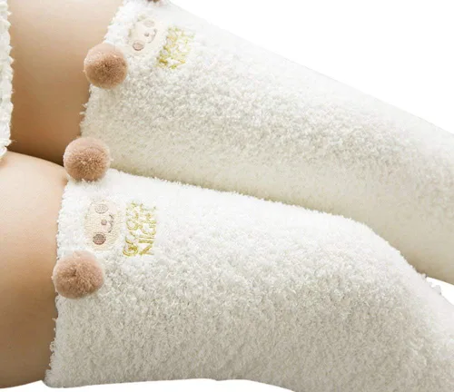 Vista 6 de Calcetines para mujer sobre la rodilla, peludos, lindos, caricatura, cálidos, a rayas