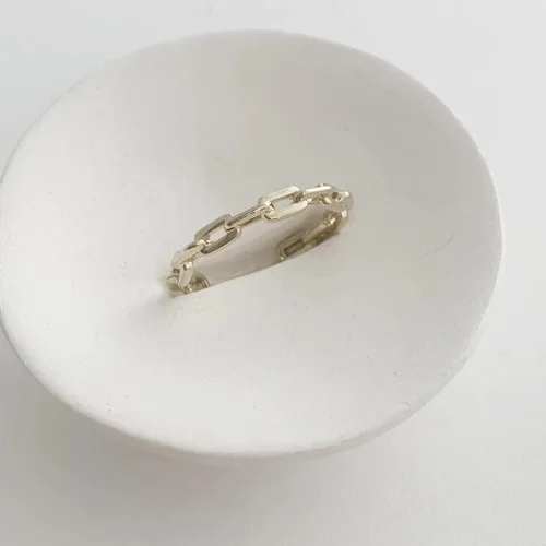 Vista 4 de Honeycat Anillo ajustable Chainlink en oro, oro rosa o plata Joyería minimalista y delicada