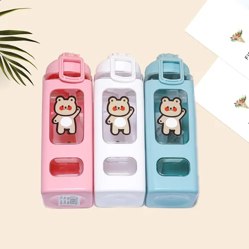 Vista 4 de Botella de Agua de Oso Kawaii con Pajita Deportiva de Plástico Portátil Cuadrada para Niña Linda Taza de Jugo, Té y Agua 700ml (Verde, 700ml)
