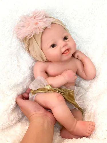 Vista 2 de Abenduot Muñeca de bebé de silicona suave de 15 pulgadas, muñecas de bebé de silicona de cuerpo completo anatómicamente correctas, muñeca de bebé