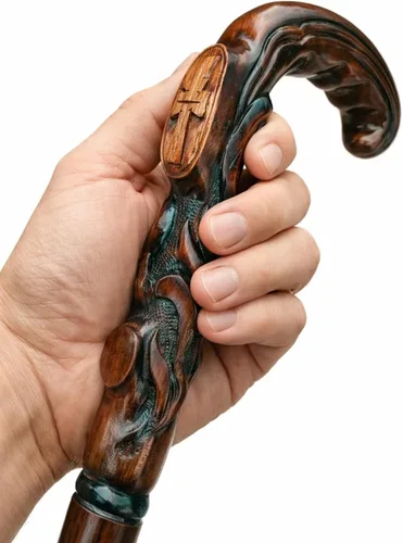 Vista 4 de Bastón de madera tallado a mano con cruz cristiana grabada a mano, bastón de madera tallada de primera calidad con mango ergonómico de agarre