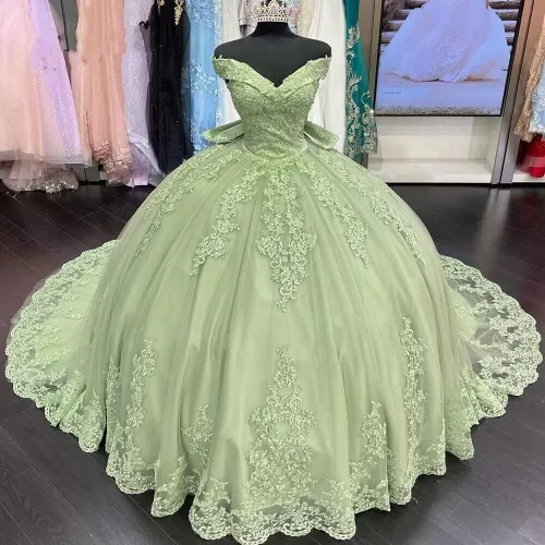 Vista 4 de Youjiayi Vestidos de quinceañera de princesa con hombros descubiertos, de encaje hinchado, de tul dulce 16, con tren, lazo grande, vestidos largos
