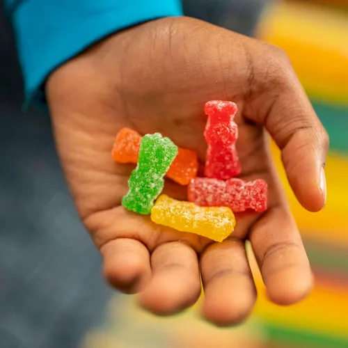 Vista 9 de SOUR PATCH KIDS & SWEDISH FISH Mini dulces suaves y masticables, paquete