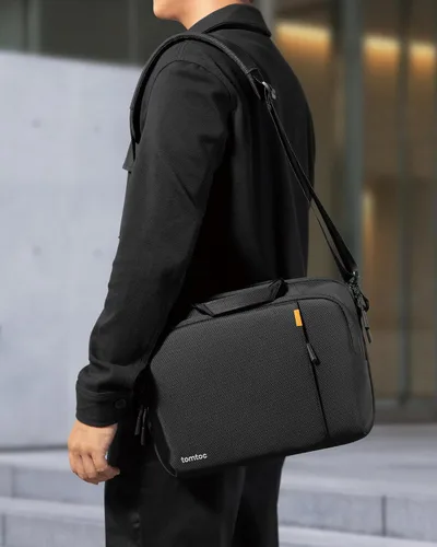 Vista 2 de tomtoc estuche de transporte 360 para laptop de 14 pulgadas MacBook Pro M5/M4/M3/M2/M1 Pro/Max A3434 A3112 A3401 A3185 A2992, bolsa de hombro