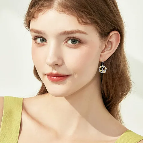 Vista 4 de Aretes de plata de ley 925 con diseño de margarita, para amantes de la paz, joyería para adolescentes y niñas, regalo de graduación, Plata de ley