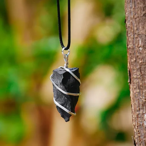 Vista 5 de YUVDIPR Collar de piedra de cristal de turmalina negra cruda para hombres y mujeres, joyería de cristal curativo de chakras, regalos para él o ella
