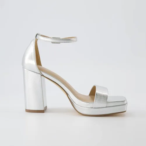 Vista 4 de CUSHIONAIRE Sandalia Grammy de plataforma con tacón de bloque de una banda para mujer + espuma viscoelástica, anchos disponibles