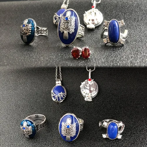 Vista 5 de Juego de 14 piezas de calcomanías de The Vampire Diaries de Elena Gilbert con apertura de medallón de verbena con colgante de collar de Katherine