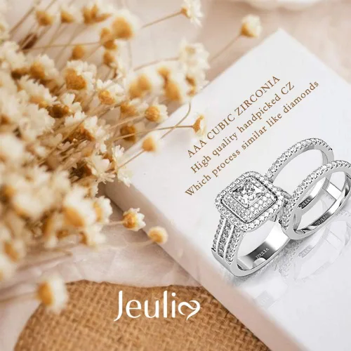 Vista 4 de Jeulia Juego de 3 anillos potenciadores para mujer, plata de ley 925, anillos de compromiso con diamantes de corte princesa, anillos de compromiso