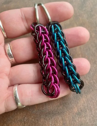Vista 3 de Red and Black Wallet Chain, Chainmail Wallet Chain, Handmade Wallet Chain, Various Colors to Choose From