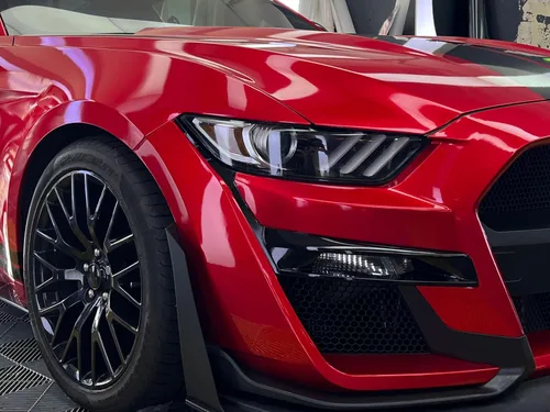 Vista 2 de VViViD+ Rollo de Película de Vinilo Ultra Brillante Metálico Rojo Caramelo para Envolver Automóviles Repuesto Premium de Pintura con Tecnología
