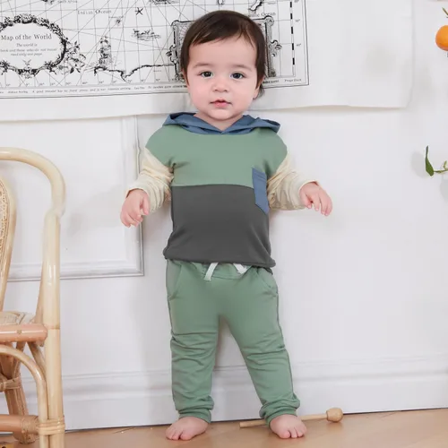Vista 2 de Conjunto de ropa de bebé niño de manga larga con capucha de color de contraste, pantalones elásticos, lindo traje de otoño e invierno
