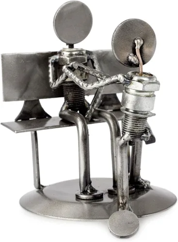 Vista 4 de NOVICA Escultura romántica metálica de piezas de automóvil de metal reciclado, 5 pulgadas de alto, "¿te casarás conmigo?
