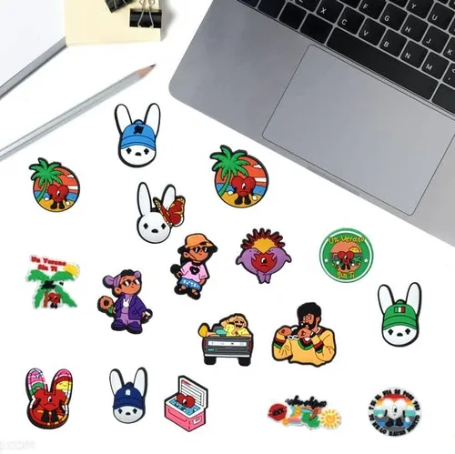 Vista 5 de SHINQEAR Dijes de zapatos de dibujos animados para decoración de zapatos, sandalias, pulsera de zapatos, pulseras, accesorios para hombres