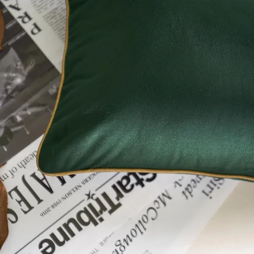 Vista 4 de Aeckself Paquete de 2 fundas de almohada de terciopelo verde de 18 x 18 pulgadas, fundas de almohada decorativas de lujo modernas con borde dorado