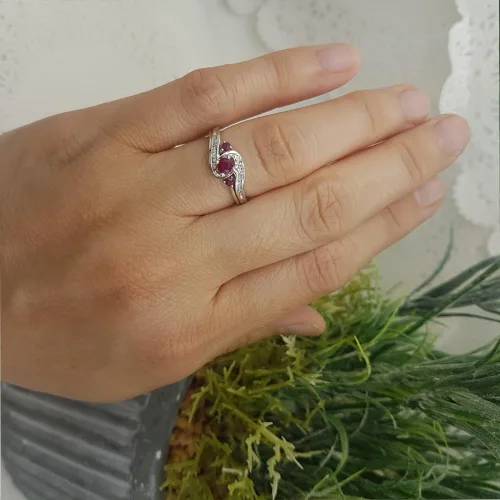 Vista 3 de Dazzlingrock Collection - Juego de anillos de compromiso para novia, oro blanco y rubí de 18 quilates