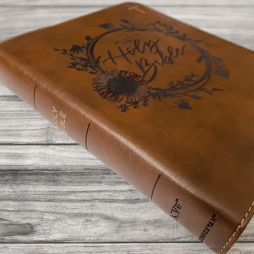 Vista 3 de Biblia grabada a mano con letras y láser NIV Journaling, regalo personalizado, grabado de nombre personalizado disponible
