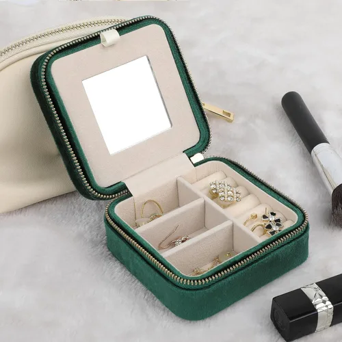 Vista 6 de HiQltyla Joyero de viaje de terciopelo de felpa, organizador de joyas de viaje, mini estuche de regalo para mujeres y niñas, caja de viaje