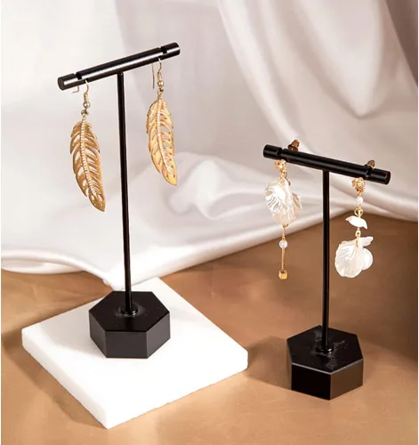 Vista 3 de GISELA D 4 soportes de exhibición de metal negro para arete en T para exhibición, tiendas en línea de joyas, accesorios de exhibición de fotografía