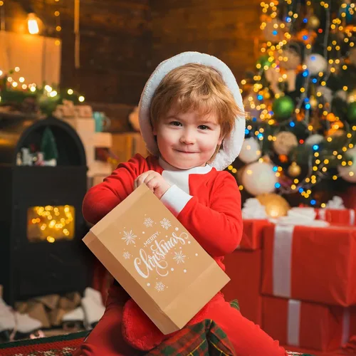 Vista 4 de Containlol Paquete de 24 Bolsas de Regalo de Navidad Copo de Nieve Kraft Bolsas de Envoltura Goodie Bolsas de Favores de Fiesta de Navidad Bolsa