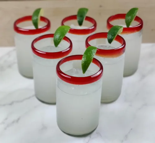 Vista 2 de Dos Sueños Vasos mexicanos soplados a mano, juego de 6 vasos con bordes rojos (14 onzas cada uno)
