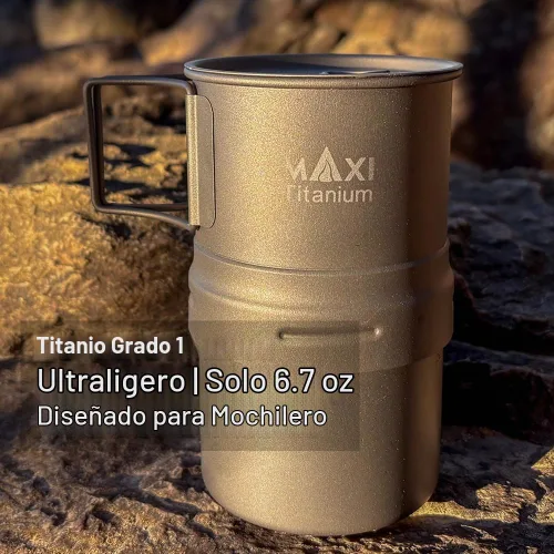 Vista 2 de Maxi Olla de titanio Moka - Cafetera ligera de titanio de grado 1 para acampar y uso al aire libre