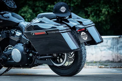 Vista 6 de Advanblack Soporte De Conversión De Alforja Duro Ajuste Para 2018+M8 Softail Low Rider/S/ST - Negro