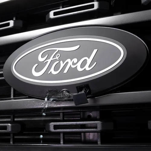 Vista 4 de Putco 92605 - Emblema LED frontal iluminado Ford F-150 - Compatible con modelos 2021-2023 con cámara frontal y lavador de cámara