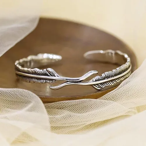 Vista 4 de RIOSO Juego de 3 pulseras de plata para hombres y mujeres, con diseño de alas de ángel, plumas, hojas de ángel, juego de pulseras, Sin gemas.