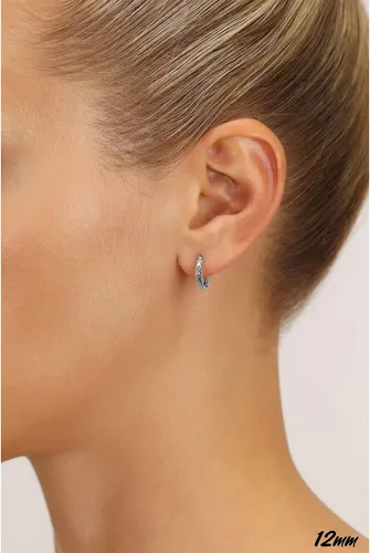 Vista 2 de Aretes redondos de oro blanco de 14 quilates grabados a mano con corte de diamante completo