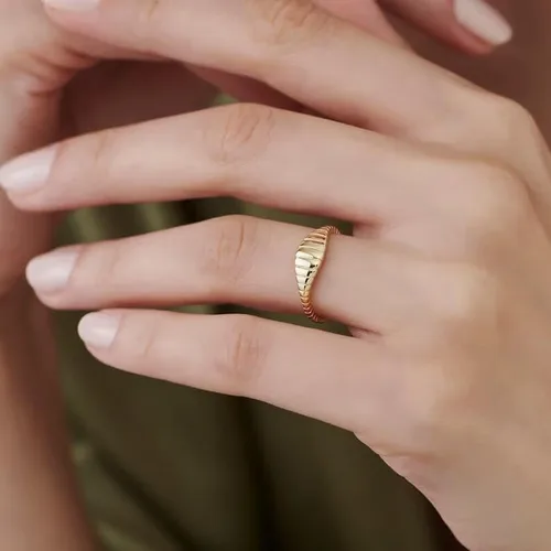 Vista 4 de Kainier Anillos de sello chapados en oro de 14 quilates, apilables, lisos, delgados, ovalados, finos, meñique, para mujeres y niñas, 0.059 in