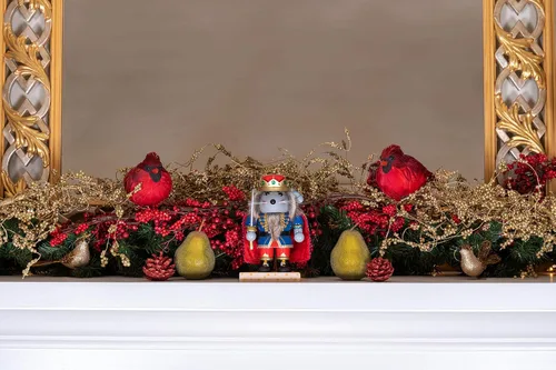 Vista 4 de Clever Creations Rey Ratón - Cascanueces de madera tradicional de 7 pulgadas / 17.78 cm., decoración navideña festiva para estantes y mesas