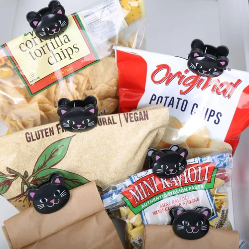 Vista 5 de Pinzas para bolsas con diseño de animalitos del bosque, de la marca Kikkerland, Gato, Negro