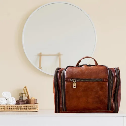 Vista 4 de Neceser para hombres y mujeres con gancho para colgar, cuero de grano completo hecho a mano, kit de viaje vintage, bolsa de cosméticos de cuero