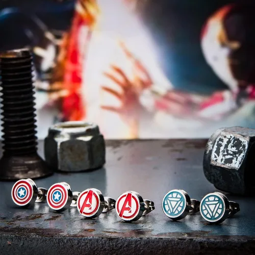 Vista 3 de Aretes hipoalergénicos de acero inoxidable con licencia oficial de Marvel Comics para mujer, diseño de Avenger, unisex, Esmalte