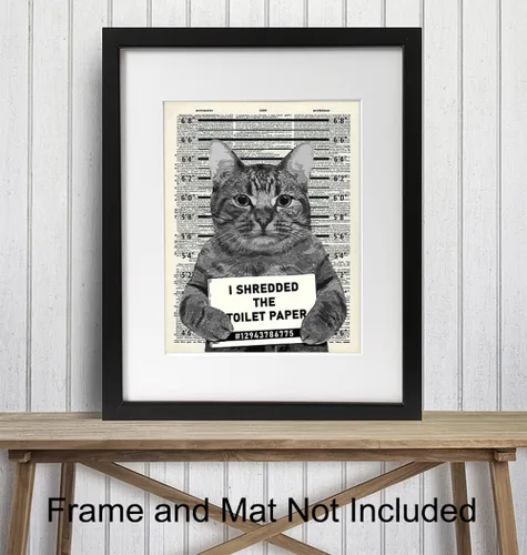 Vista 3 de Decoración de pared de gato culpable – Arte de pared de gato – Arte de diccionario – Póster humorístico de 8 x 10 pulgadas, imagen Mugshot